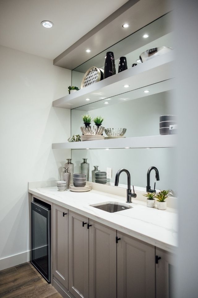 basement wet bar Design by KALU INTERIORS Photography by JULIE ROW